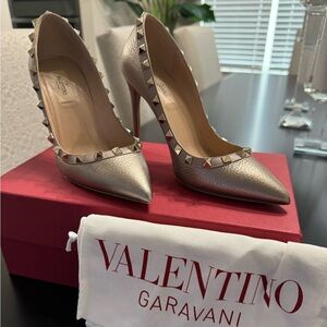 Valentino Rockstud Pumps